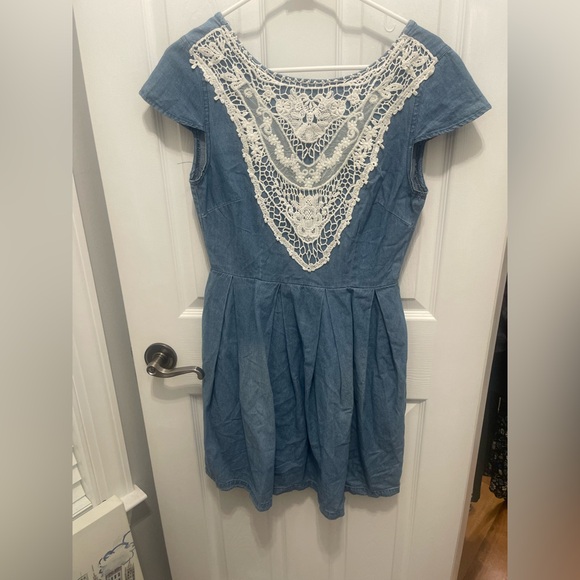 Taylor & Sage Blue Dress with White Lace Back - Picture 4 of 15